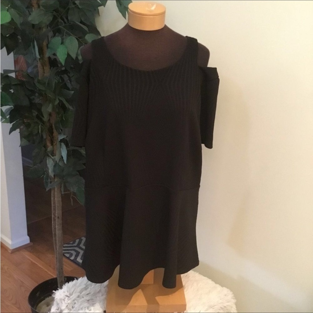 ING+ peplum cold shoulder short sleeve top Woman’s 2X black heavier weig…
